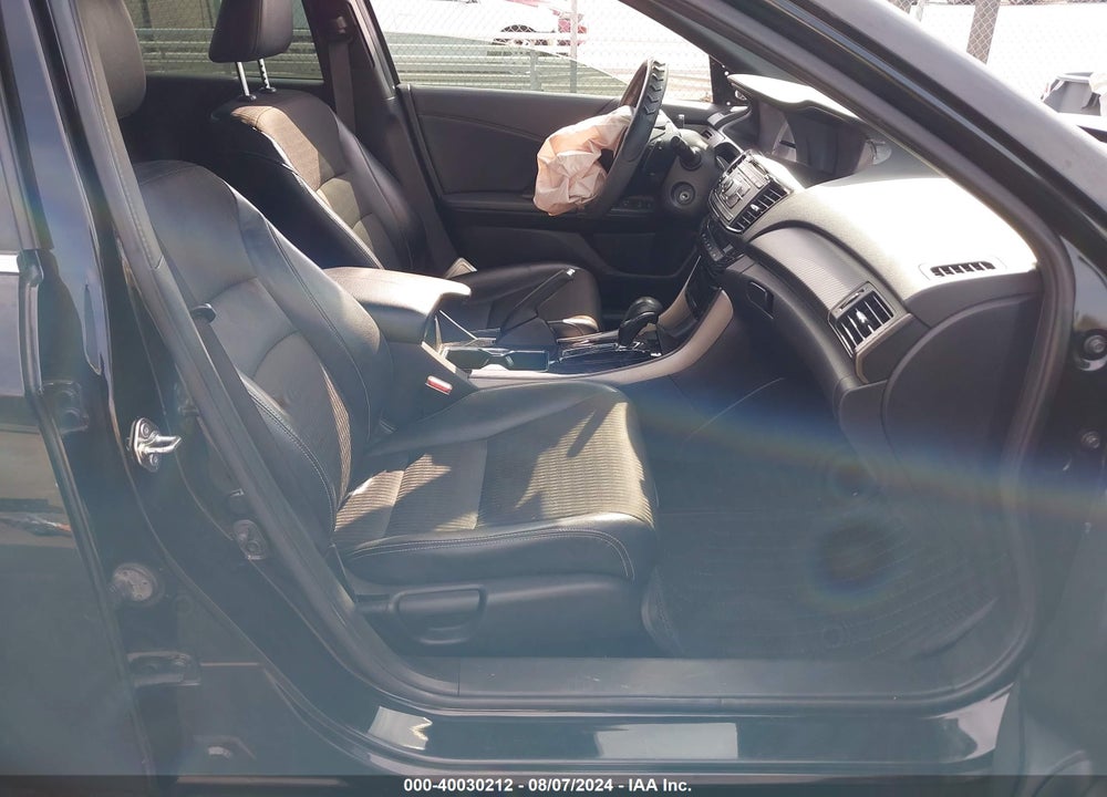 2017 HONDA ACCORD VIN: 1HGCR2F56HA170520