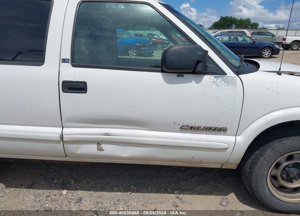 2002 CHEVROLET BLAZER VIN: 1GNCS13W52K215207