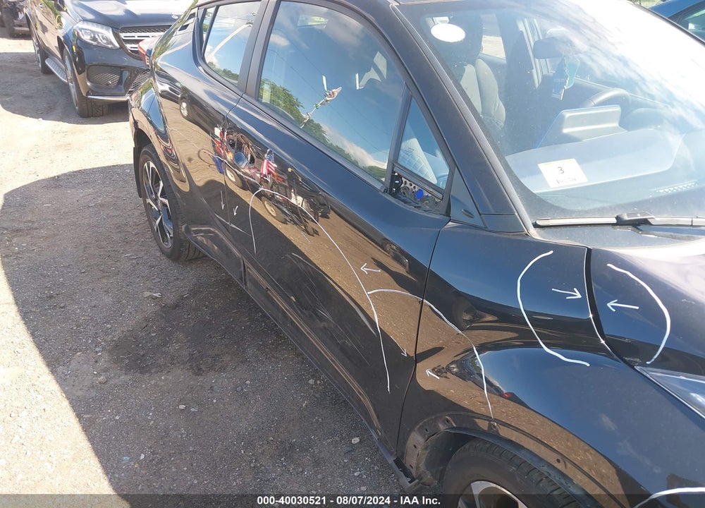 2021 TOYOTA C-HR XLE VIN: NMTKHMBX9MR121582