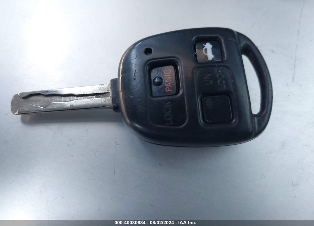 2004 LEXUS IS 300 VIN: JTHBD192X40091600