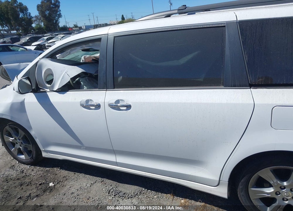2014 TOYOTA SIENNA SE 8 PASSENGER VIN: 5TDXK3DC4ES471037