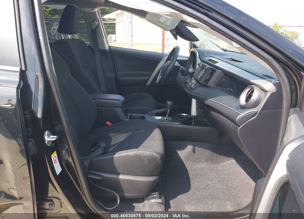 2018 TOYOTA RAV4 XLE VIN: 2T3RFREV7JW739734