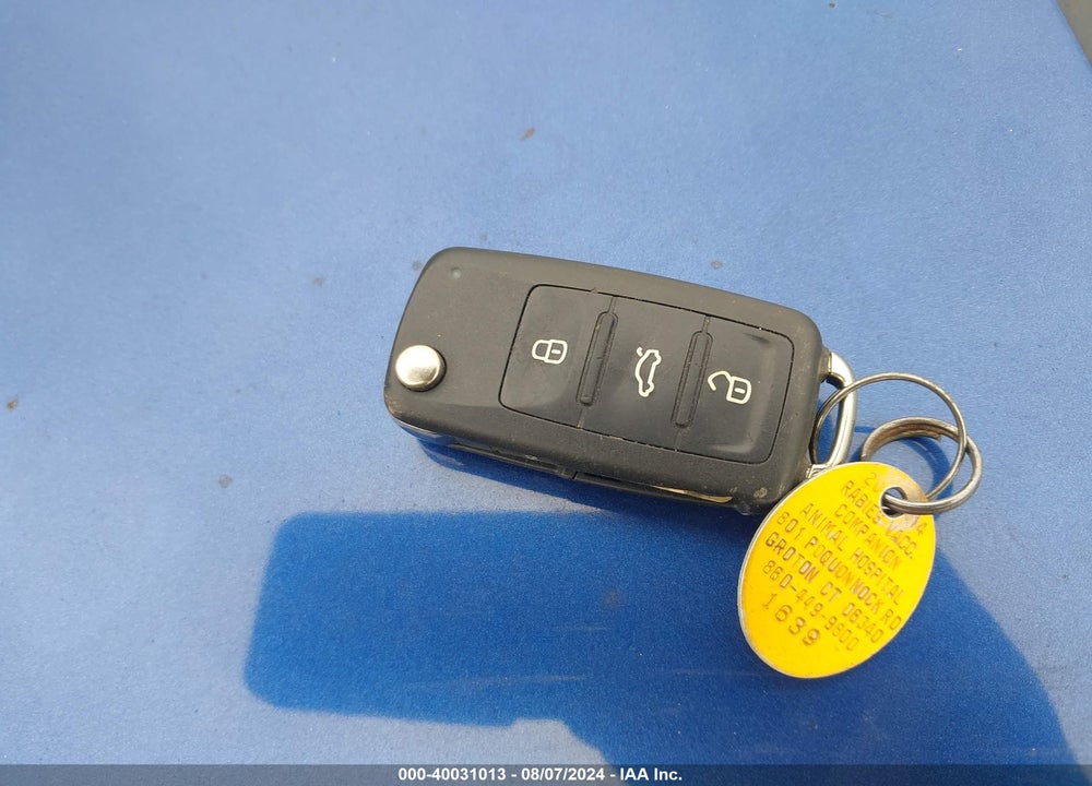 2013 VOLKSWAGEN BEETLE 2.0T VIN: 3VW7T7ATXDM826068