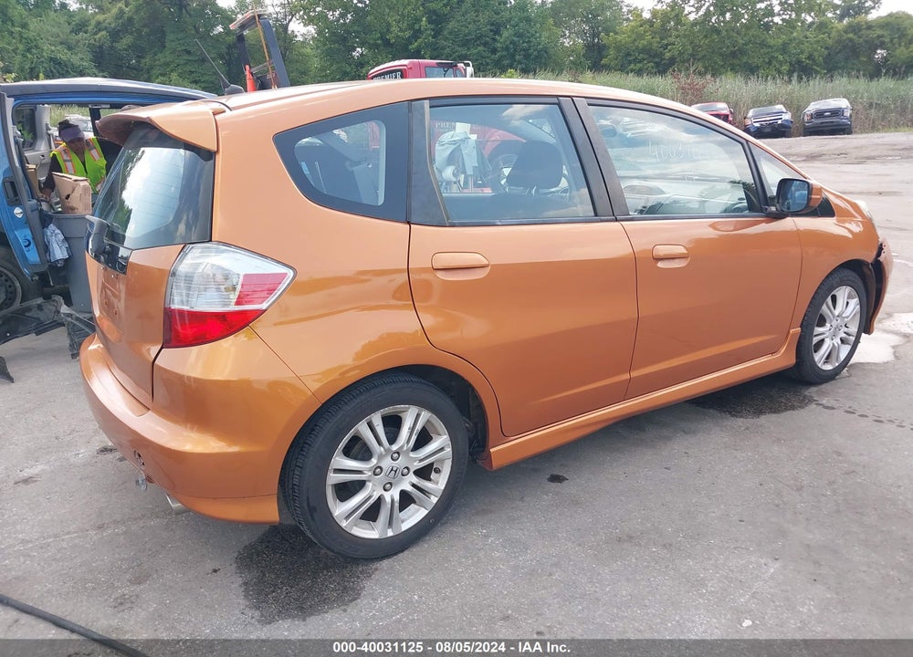 2011 HONDA FIT SPORT VIN: JHMGE8H66BC013083