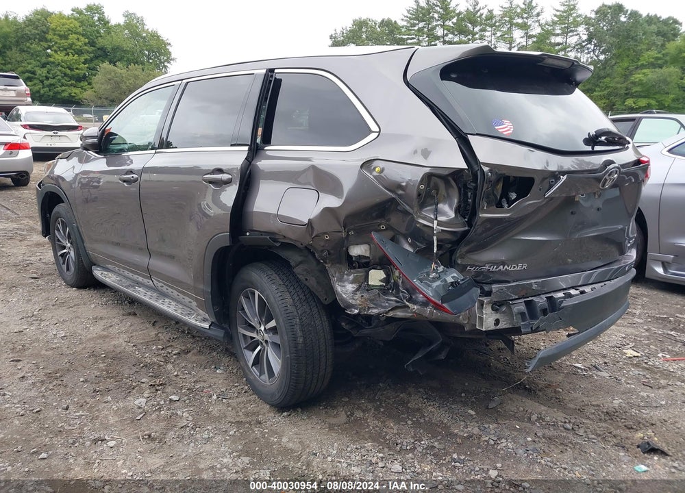 2017 TOYOTA HIGHLANDER XLE VIN: 5TDKZRFH9HS514258