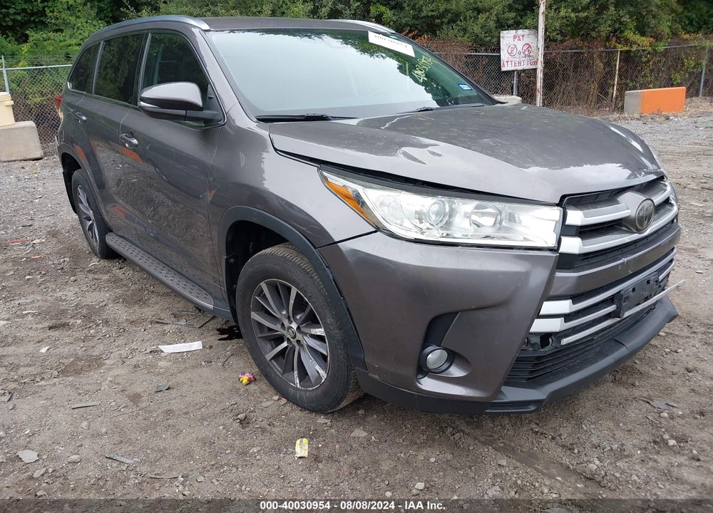 2017 TOYOTA HIGHLANDER XLE VIN: 5TDKZRFH9HS514258