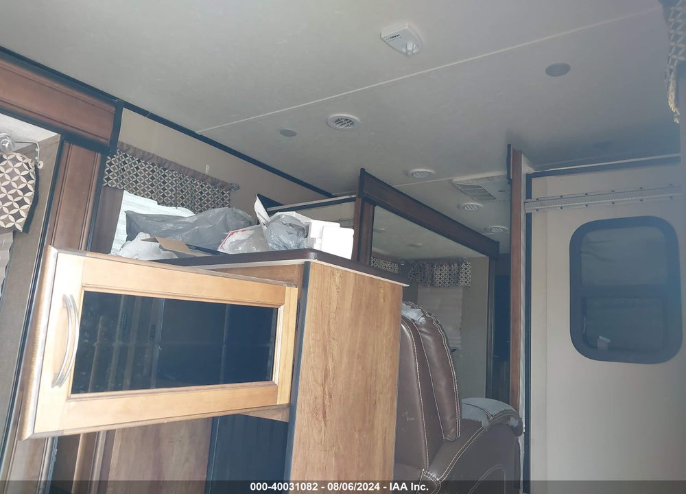 2018 FOREST RIVER CHAPARRAL 370 FL VIN: 5ZT3CH2B9JA317707