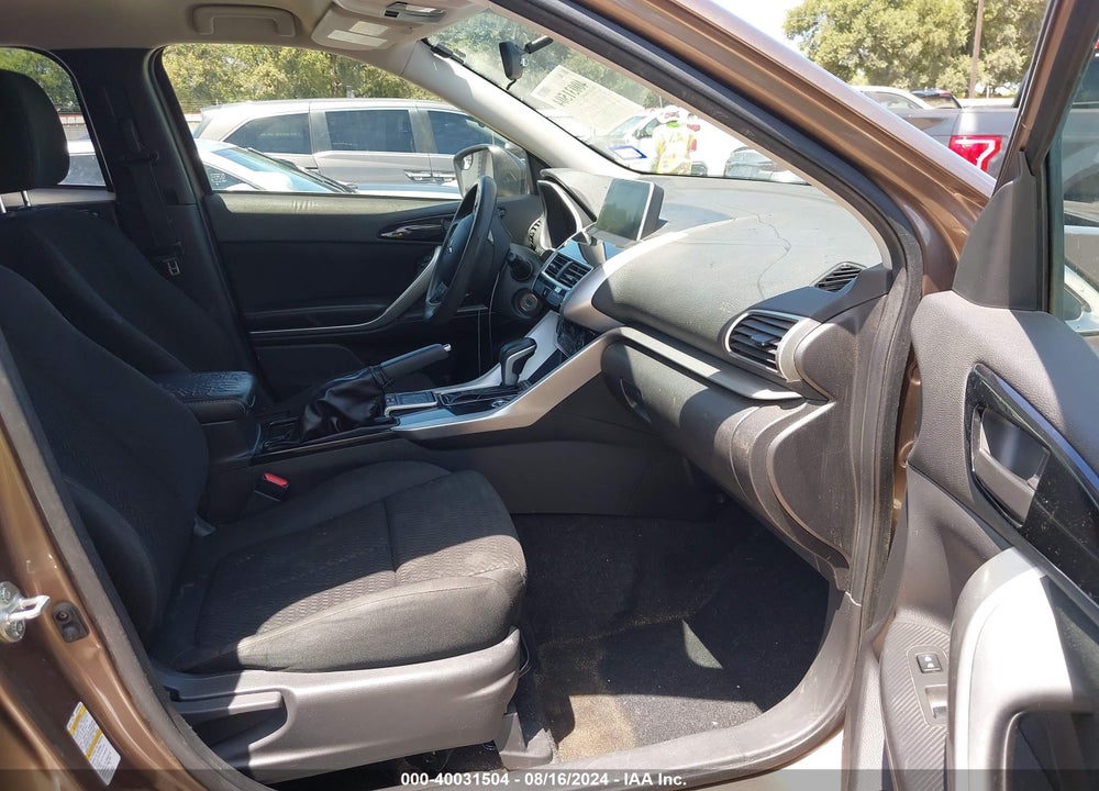 2018 MITSUBISHI ECLIPSE CROSS LE VIN: JA4AT4AA9JZ065205