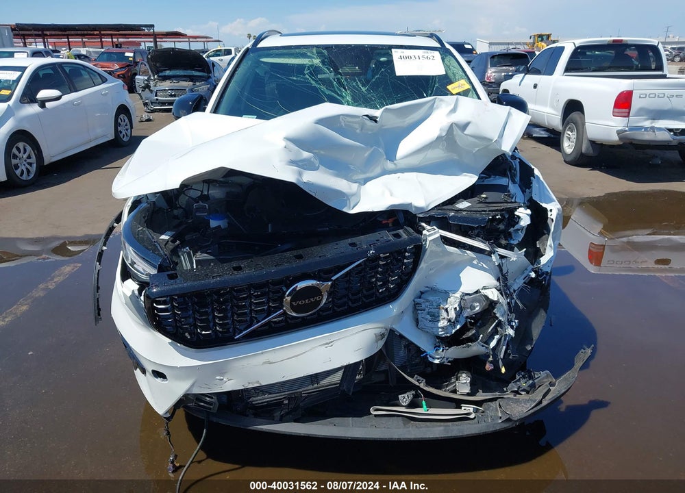 2023 VOLVO XC40 B4 PLUS DARK THEME VIN: YV4K92HW9P2076394