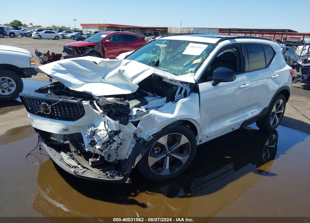 2023 VOLVO XC40 B4 PLUS DARK THEME VIN: YV4K92HW9P2076394