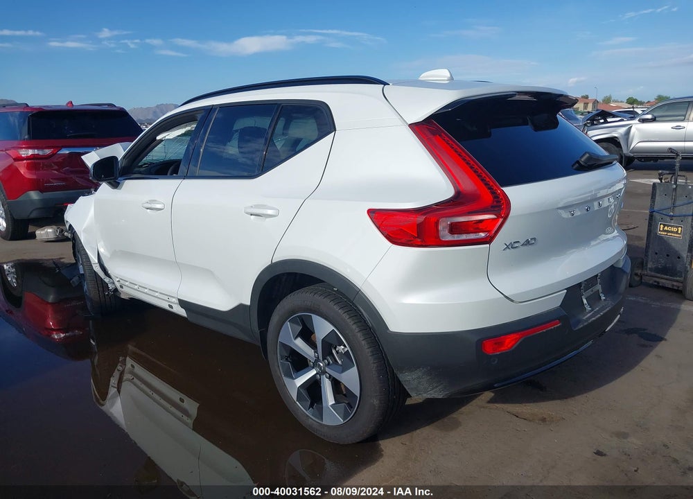 2023 VOLVO XC40 B4 PLUS DARK THEME VIN: YV4K92HW9P2076394