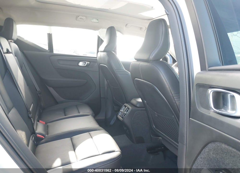 2023 VOLVO XC40 B4 PLUS DARK THEME VIN: YV4K92HW9P2076394