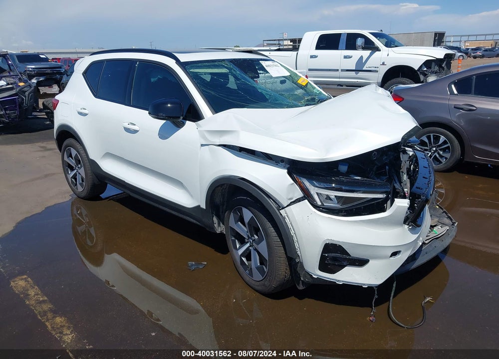 2023 VOLVO XC40 B4 PLUS DARK THEME VIN: YV4K92HW9P2076394