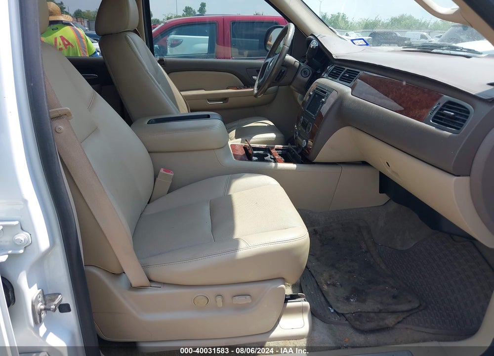 2009 CHEVROLET TAHOE LTZ VIN: 1GNFC33029R298839