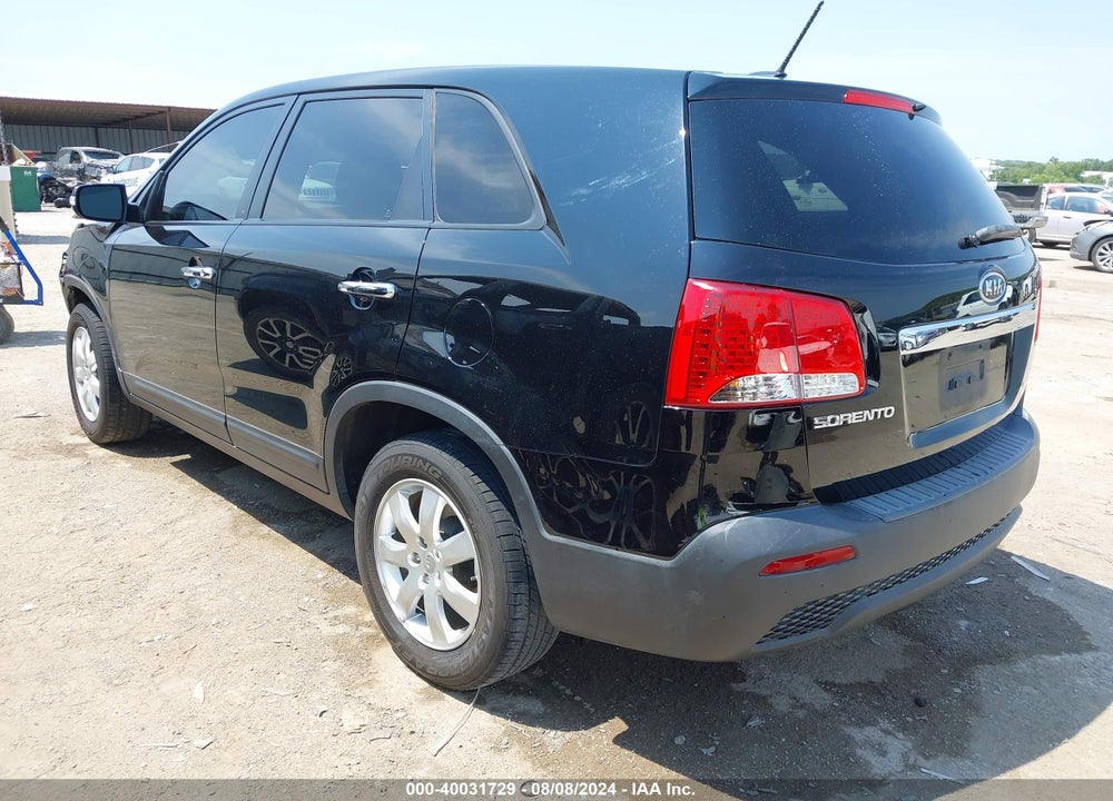 2013 KIA SORENTO LX VIN: 5XYKT3A11DG360872