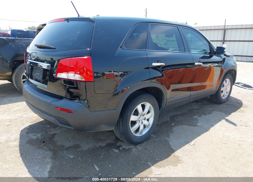 2013 KIA SORENTO LX VIN: 5XYKT3A11DG360872