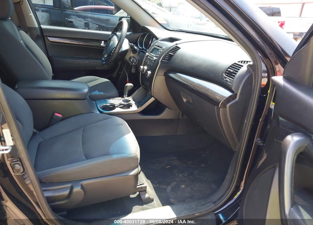 2013 KIA SORENTO LX VIN: 5XYKT3A11DG360872