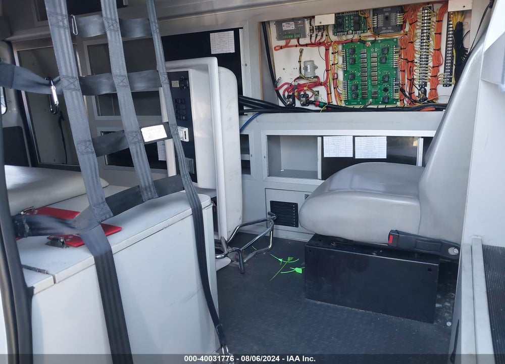 2011 FORD E-350 SUPER DUTY COMMERCIAL VIN: 1FDSS3EL4BDB14159