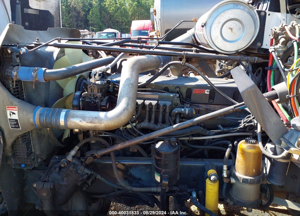 2000 FREIGHTLINER CONVENTIONAL FLD120 VIN: 1FUWDMDA9YPF77780