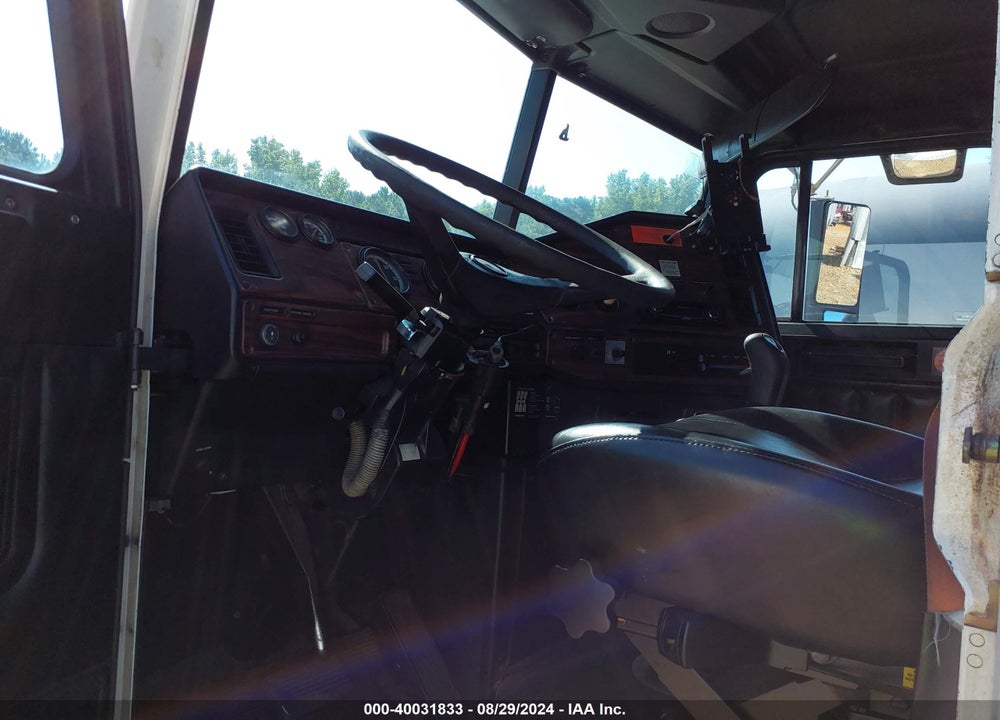 2000 FREIGHTLINER CONVENTIONAL FLD120 VIN: 1FUWDMDA9YPF77780