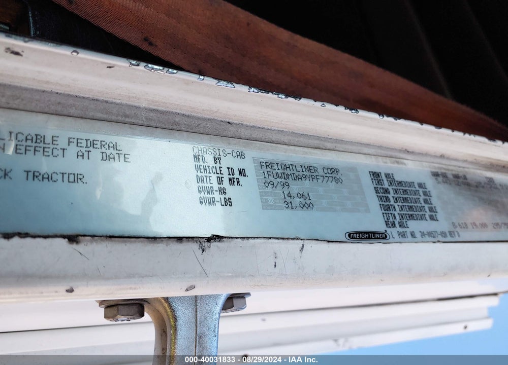 2000 FREIGHTLINER CONVENTIONAL FLD120 VIN: 1FUWDMDA9YPF77780