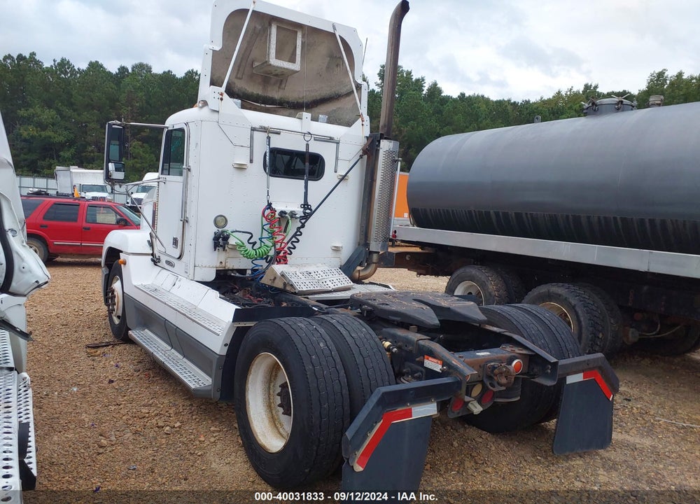 2000 FREIGHTLINER CONVENTIONAL FLD120 VIN: 1FUWDMDA9YPF77780