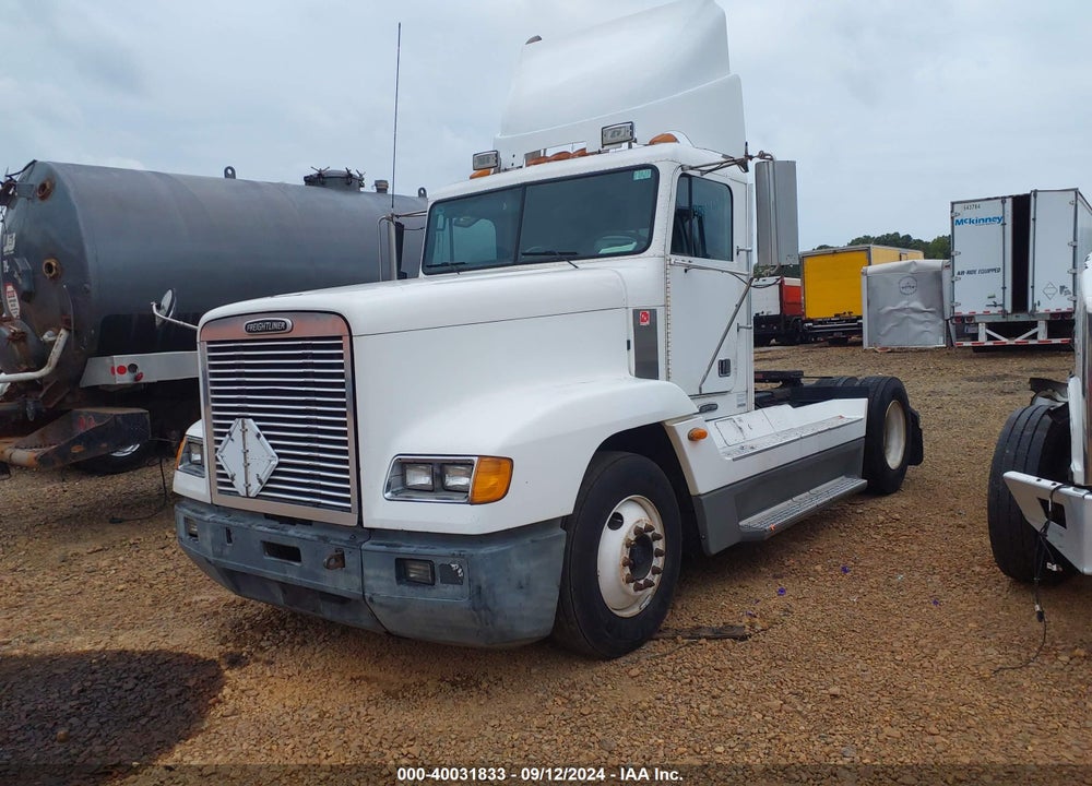2000 FREIGHTLINER CONVENTIONAL FLD120 VIN: 1FUWDMDA9YPF77780