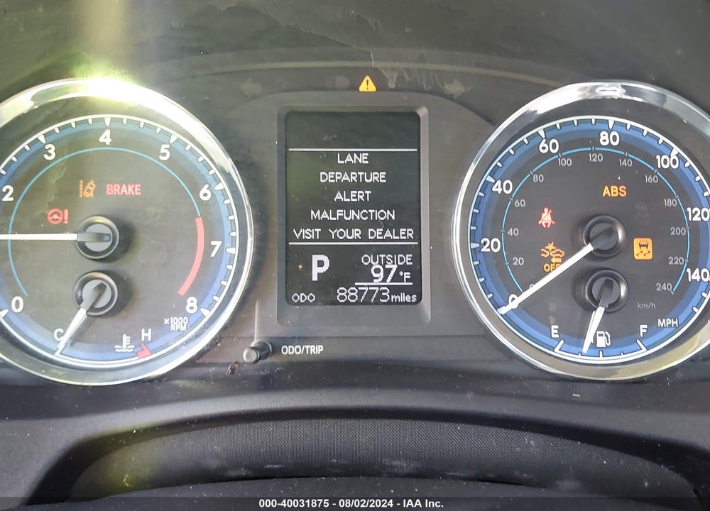 2018 TOYOTA COROLLA LE VIN: 5YFBURHEXJP853160