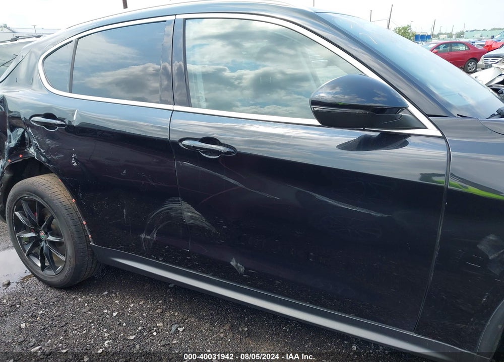 2018 ALFA ROMEO STELVIO TI VIN: ZASFAKBN6J7B58922