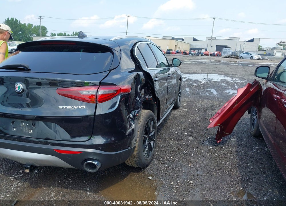 2018 ALFA ROMEO STELVIO TI VIN: ZASFAKBN6J7B58922