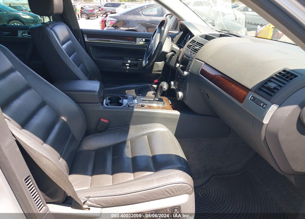 2004 VOLKSWAGEN TOUAREG V8 VIN: WVGCM67LX4D060043