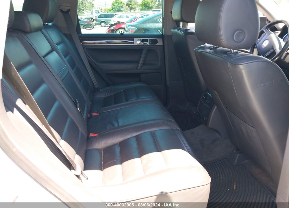 2004 VOLKSWAGEN TOUAREG V8 VIN: WVGCM67LX4D060043