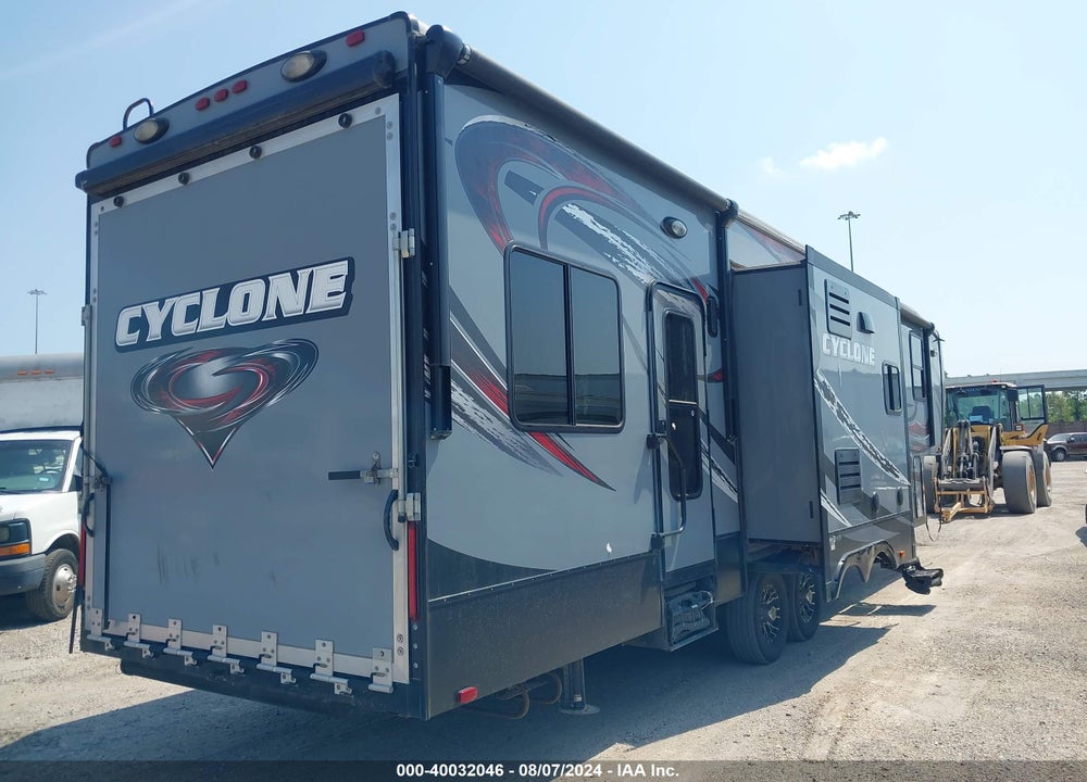 2015 CYCLONE 3110 VIN: 5SFCG382XFE298176