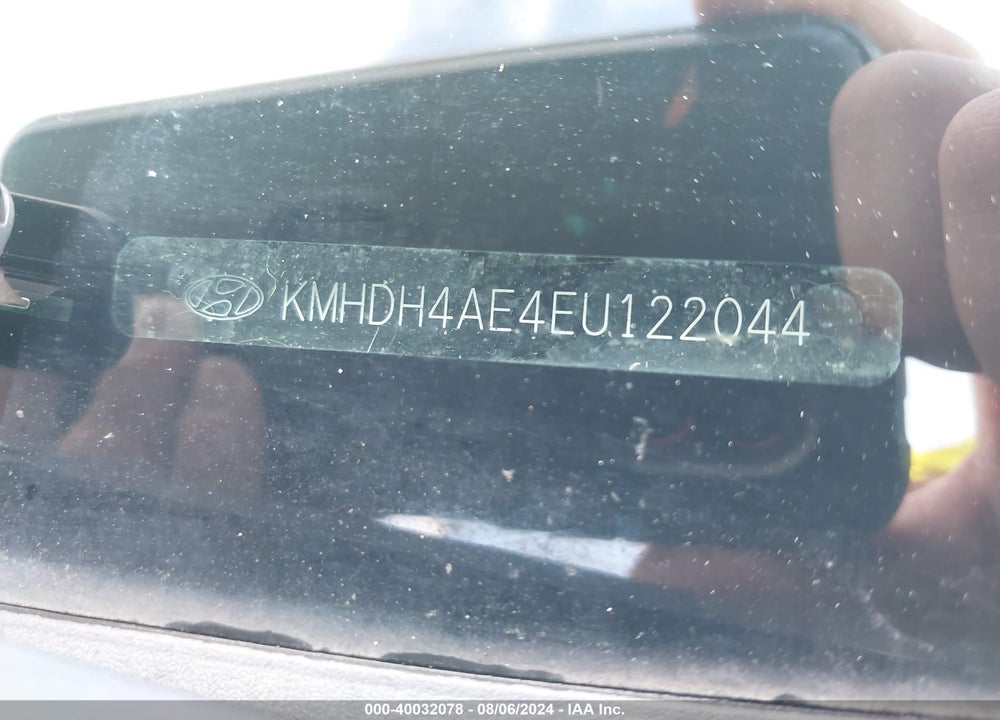 2014 HYUNDAI ELANTRA VIN: KMHDH4AE4EU122044