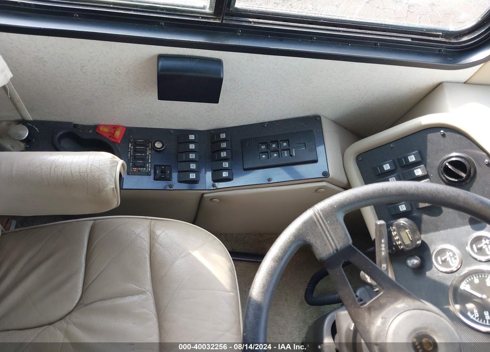 2002 MONACO DIPLOMAT 40DST VIN: 1RF22464722020279