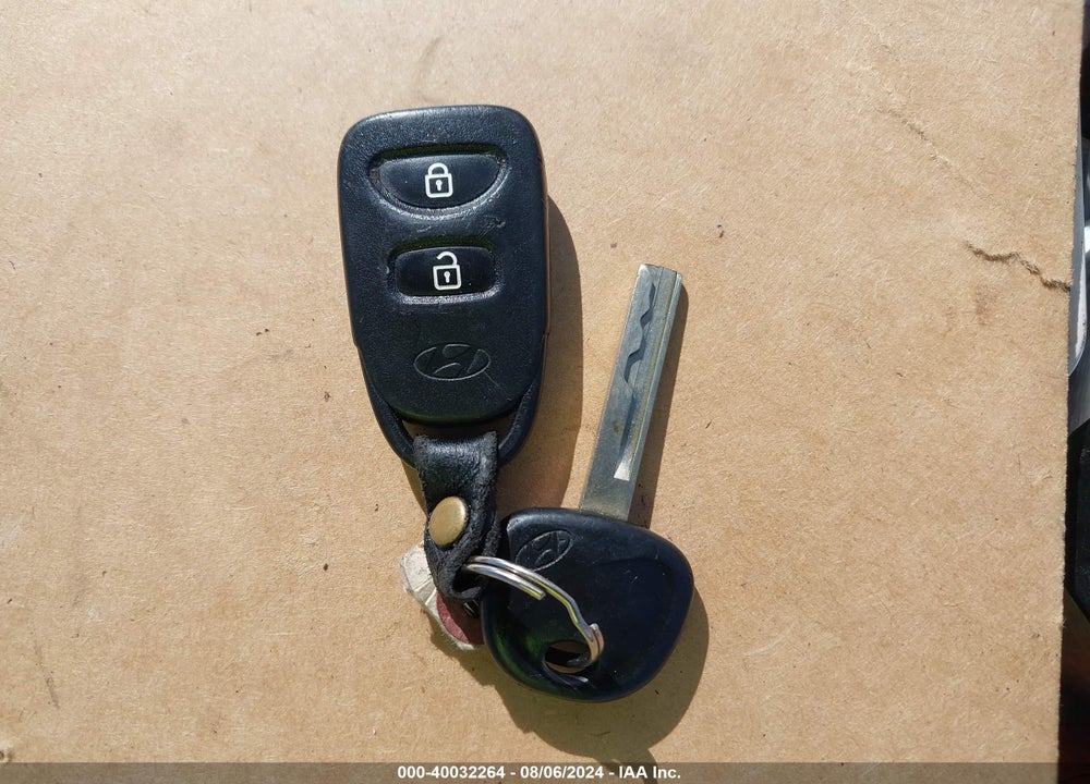2016 HYUNDAI ACCENT VIN: KMHCT4AE4GU986475