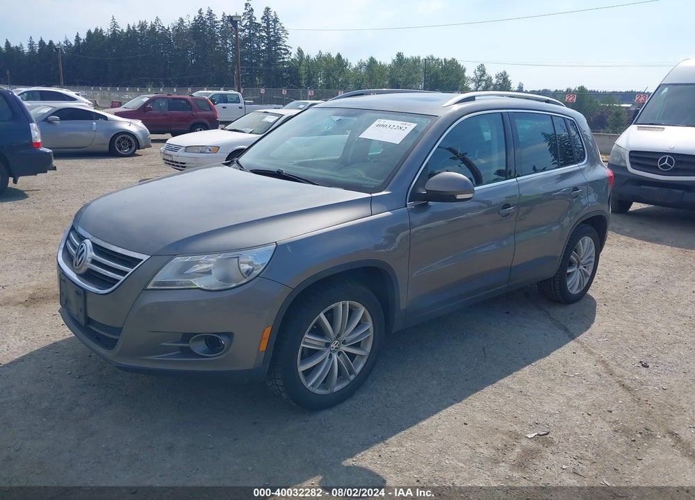 2010 VOLKSWAGEN TIGUAN SE VIN: WVGBV7AX0AW504797