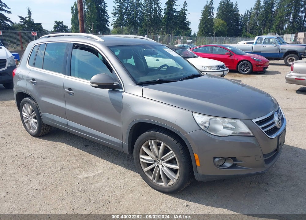 2010 VOLKSWAGEN TIGUAN SE VIN: WVGBV7AX0AW504797