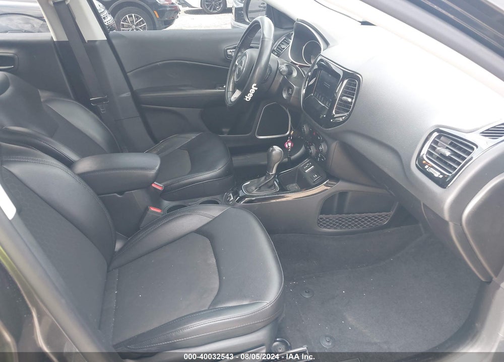 2019 JEEP COMPASS VIN: 3C4NJCBB1KT677373