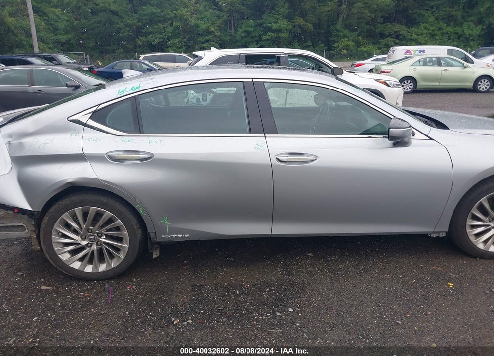 2022 LEXUS ES 300H ULTRA LUXURY VIN: 58AFA1C10NU022201