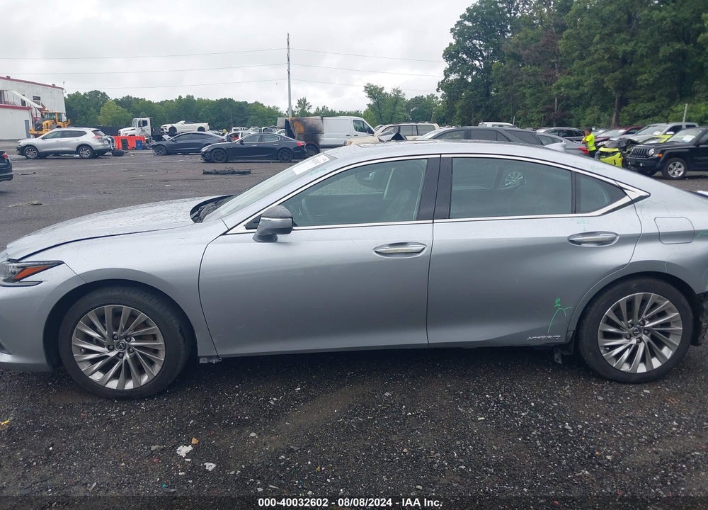 2022 LEXUS ES 300H ULTRA LUXURY VIN: 58AFA1C10NU022201
