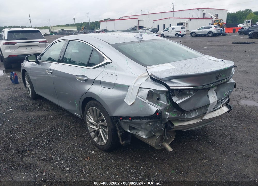 2022 LEXUS ES 300H ULTRA LUXURY VIN: 58AFA1C10NU022201