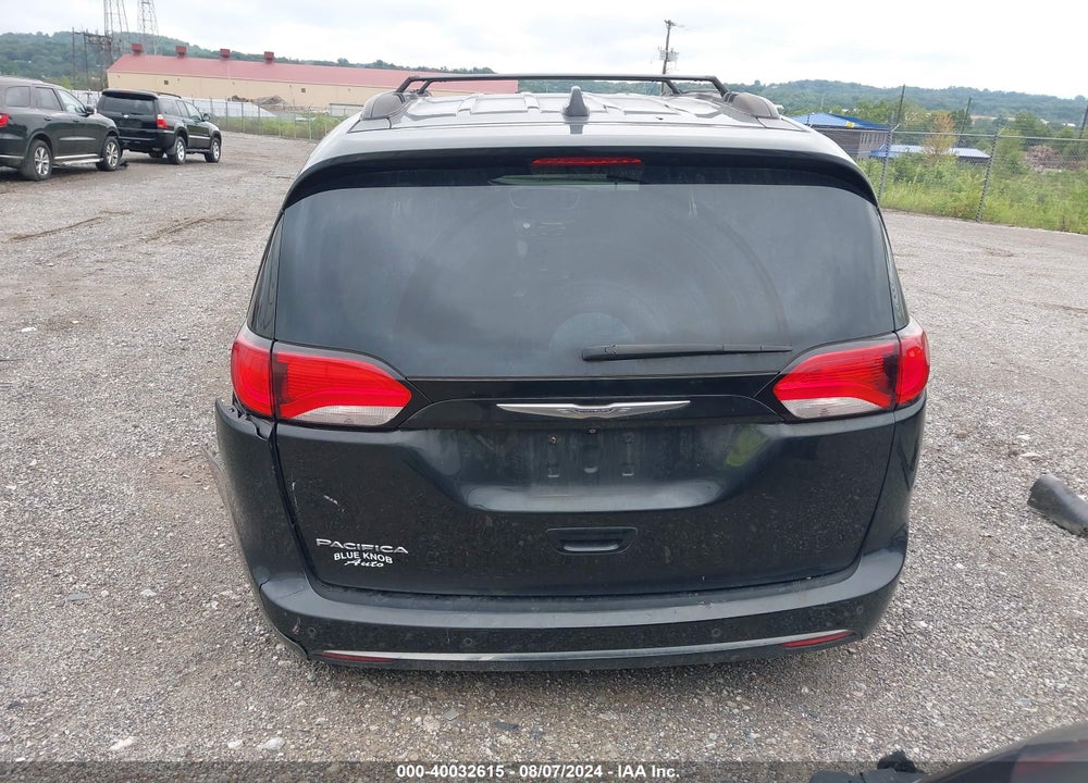 2017 CHRYSLER PACIFICA TOURING L VIN: 2C4RC1BG7HR795211