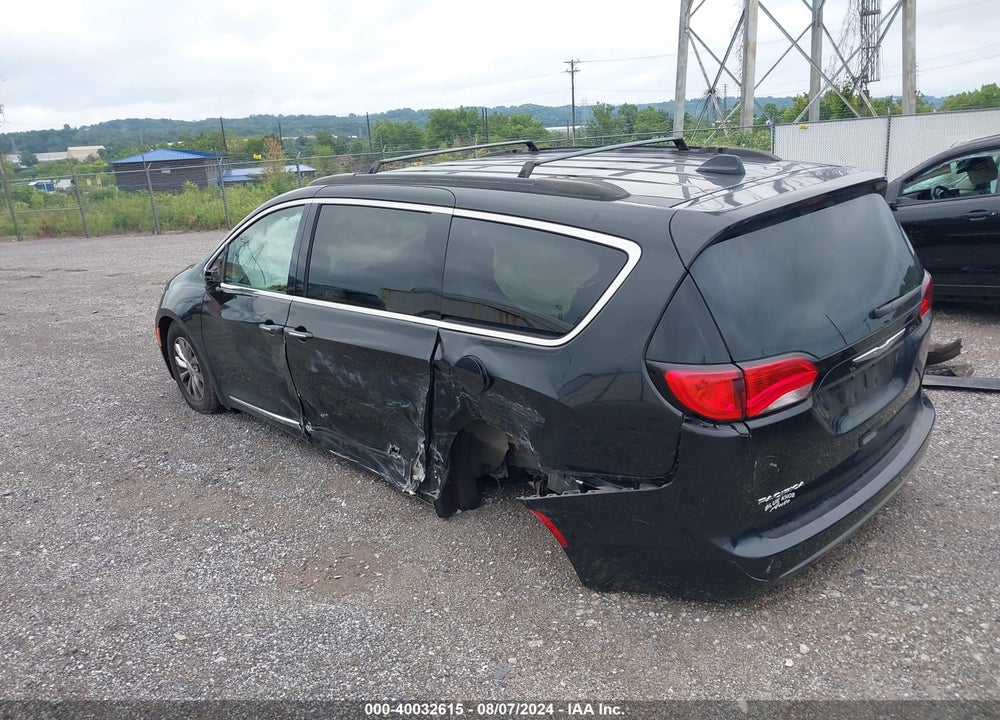 2017 CHRYSLER PACIFICA TOURING L VIN: 2C4RC1BG7HR795211