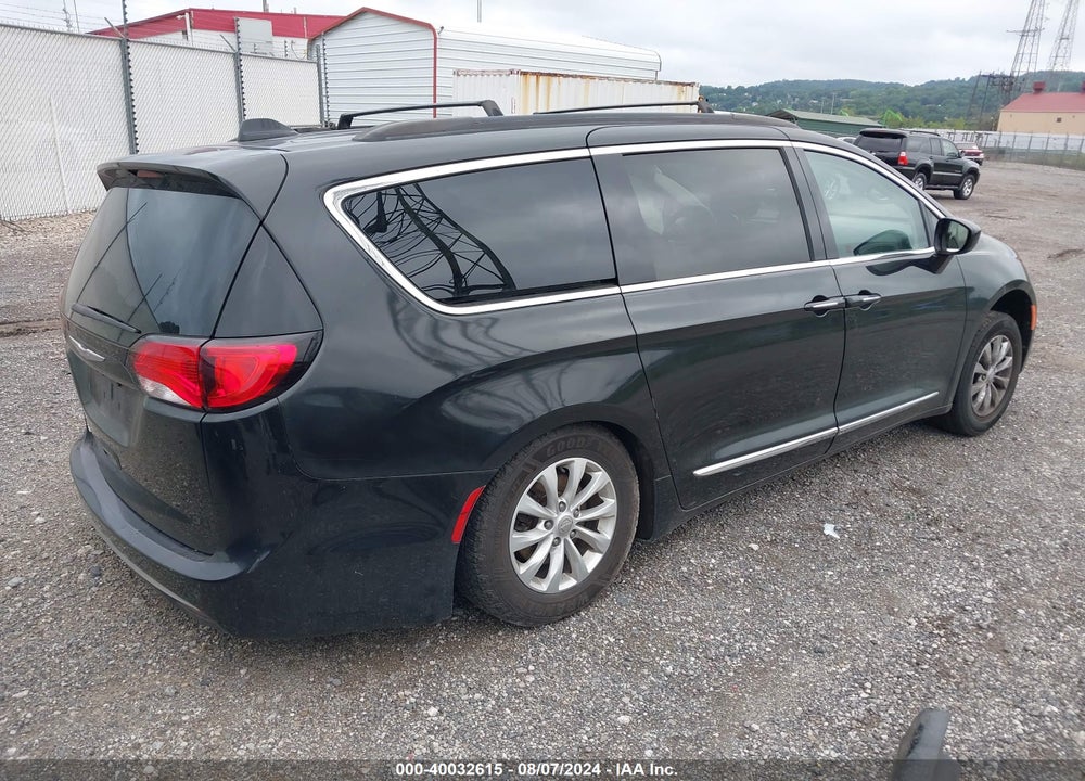 2017 CHRYSLER PACIFICA TOURING L VIN: 2C4RC1BG7HR795211