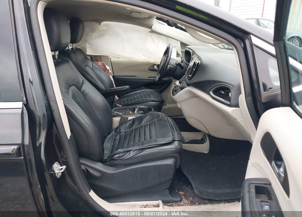 2017 CHRYSLER PACIFICA TOURING L VIN: 2C4RC1BG7HR795211