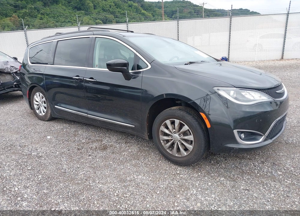 2017 CHRYSLER PACIFICA TOURING L VIN: 2C4RC1BG7HR795211