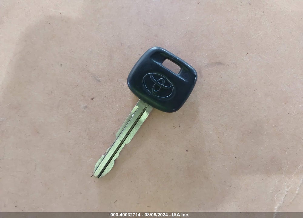 2004 TOYOTA RAV4 VIN: JTEGD20V340001381