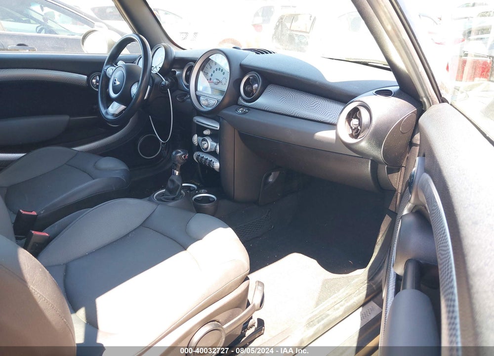 2010 MINI COOPER S VIN: WMWMS3C56ATY09410