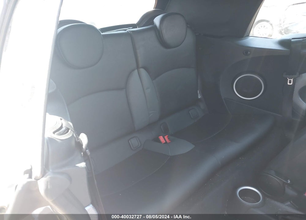 2010 MINI COOPER S VIN: WMWMS3C56ATY09410